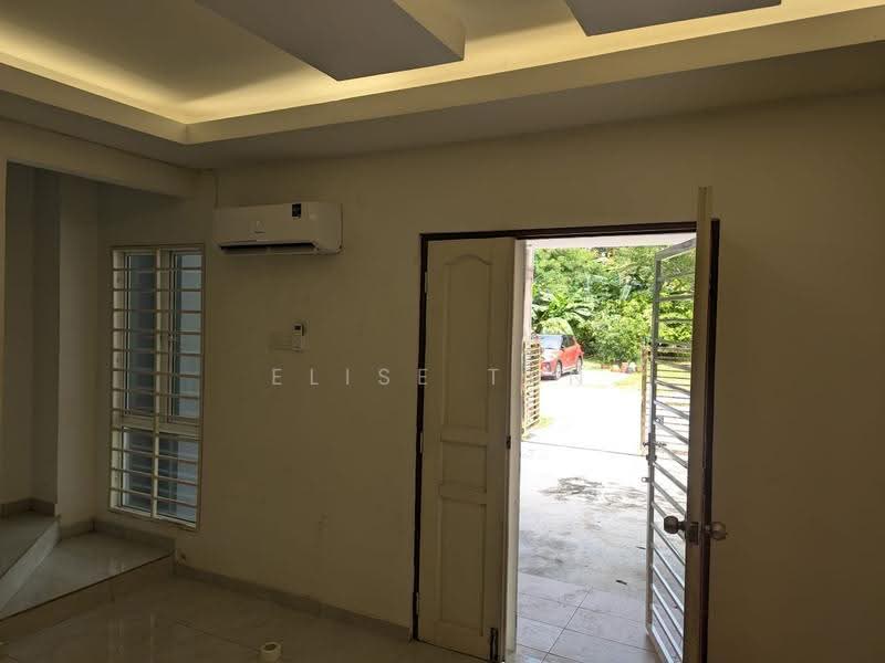 2-storey Terraced House for Rent in TAMAN PUCHONG UTAMA (Puchong) - Elise Tan - Entrance - PropertyGuru.com.my