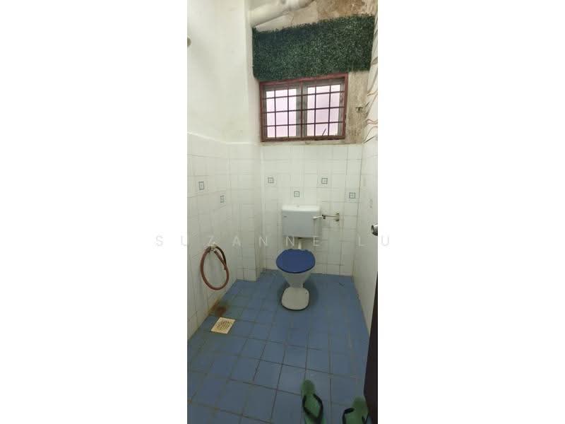 Apartment for Sale at Pangsapuri Senja - Suzanne Lu - Bathroom - PropertyGuru.com.my