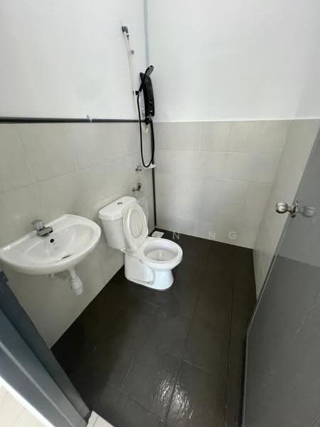 Rumah Teres 2.5-Tingkat untuk Disewa di Taman Pulai Mutiara (Iskandar Puteri (Nusajaya)) - Sharon Ng - Bathroom - PropertyGuru.com.my