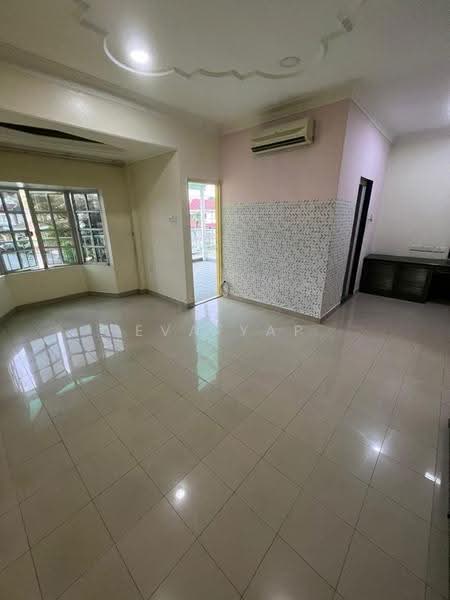 2-storey Terraced House for Sale in Taman Bukit Maluri (Kepong) - Eva Yap - Living Room - PropertyGuru.com.my