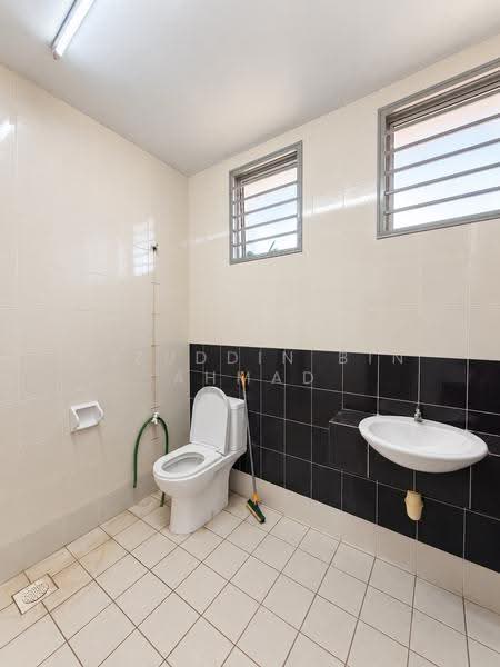 Rumah Teres 2-Tingkat untuk Dijual di Bandar Seri Putra (Bangi) - Aizuddin bin Ahmad - Bathroom - PropertyGuru.com.my