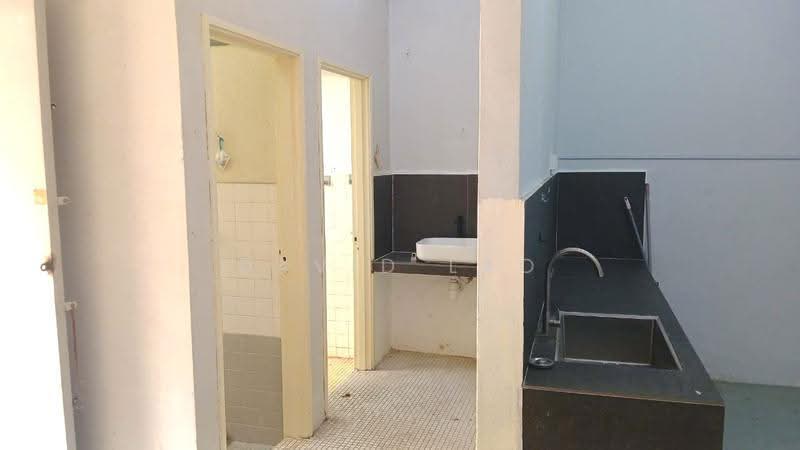 Kedai untuk Disewa di Alam Damai (Cheras) - David Lao - Bathroom - PropertyGuru.com.my
