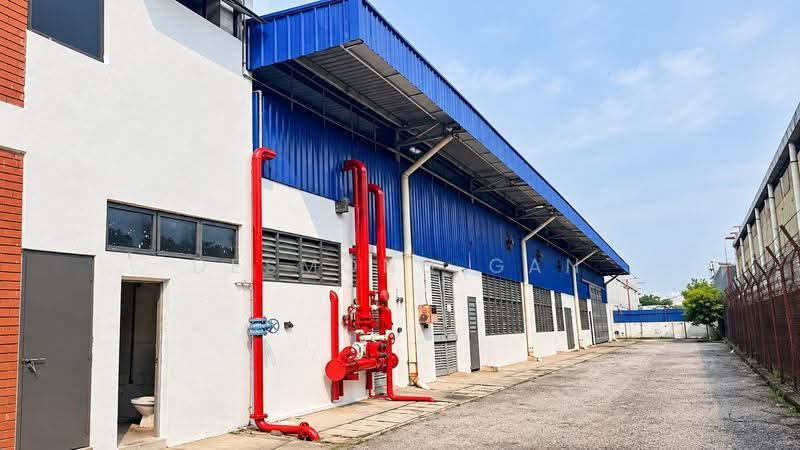 Kilang untuk Disewa di Seksyen 26, HICOM Industrial Estate (Shah Alam) - Desmond Gan - Bathroom - PropertyGuru.com.my