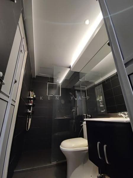 Kediaman Servis untuk Dijual di Main Place Residence - Ken Yap - Bathroom - PropertyGuru.com.my