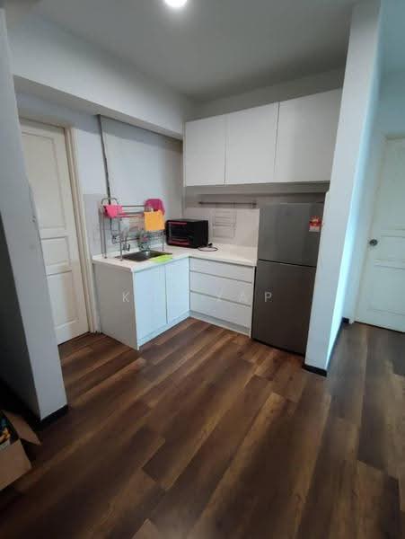 Kediaman Servis untuk Dijual di Main Place Residence - Ken Yap - Kitchen - PropertyGuru.com.my
