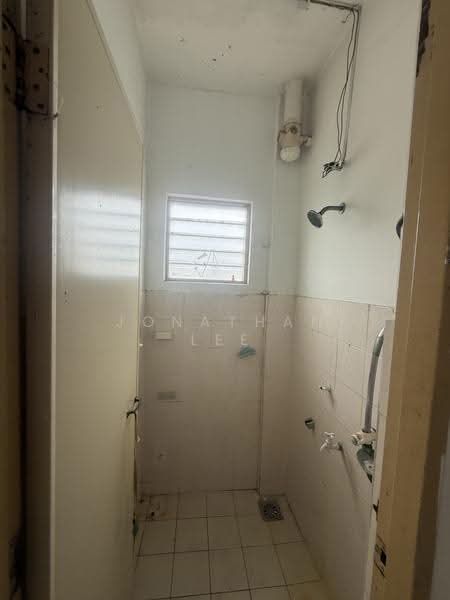 Apartment for Sale at Puchong Utama Court 2 - Jonathan Lee - Bathroom - PropertyGuru.com.my