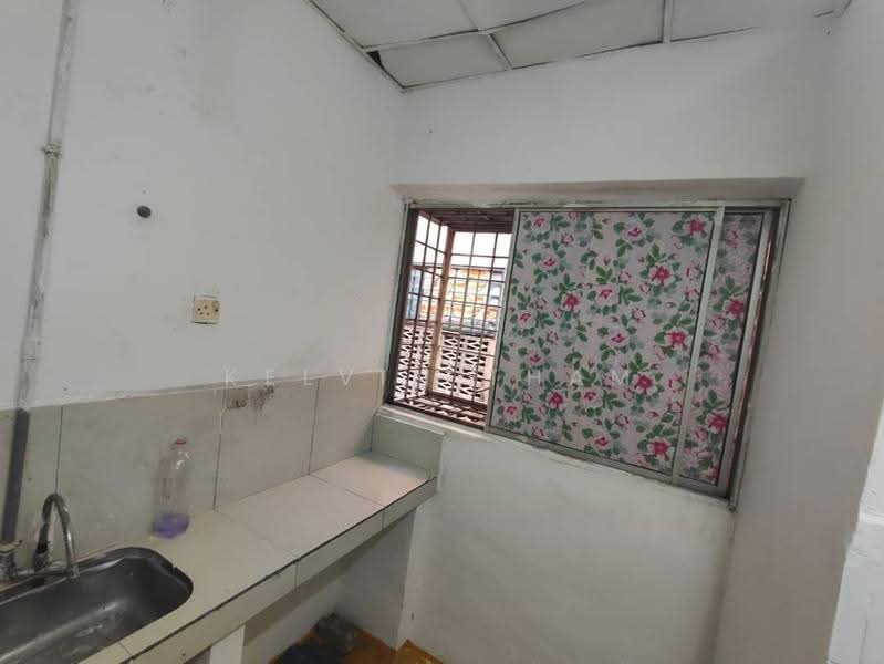 Apartment for Sale at Bandar Bukit Tinggi 1 Apartment - Kelvin Tham - Kitchen - PropertyGuru.com.my