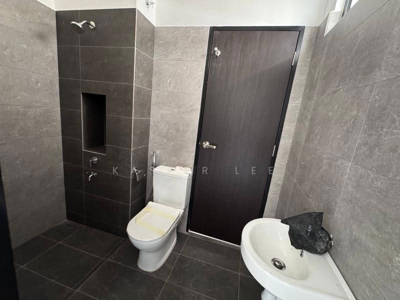 2-storey Terraced House for Sale in Taman Impian Emas (Skudai) - Kasper Lee - Bathroom - PropertyGuru.com.my