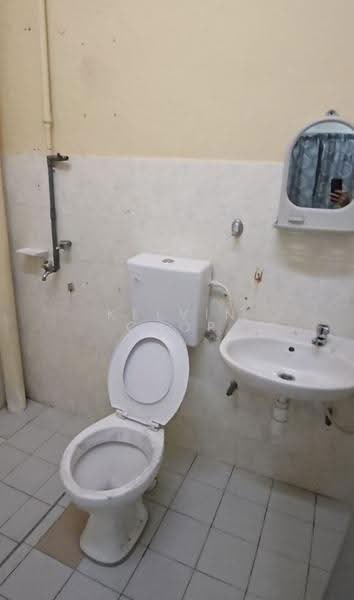 1-storey Terraced House for Rent in Bandar Seri Alam (Masai) - Kelvin Chop - Bathroom - PropertyGuru.com.my