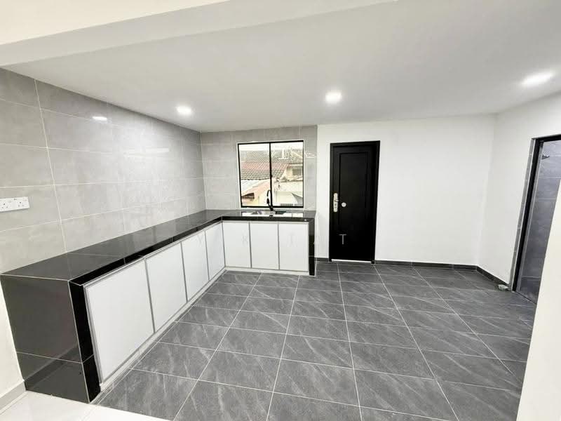 1-storey Terraced House for Sale in Taman Pelangi (Johor Bahru) - Yik Tat - Kitchen - PropertyGuru.com.my