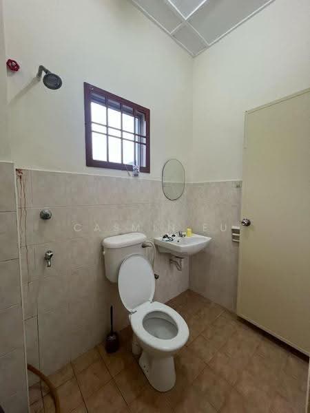 Rumah Teres 2-Tingkat untuk Dijual di Taman Setia Indah (Tebrau) - Casmin Eu - Bathroom - PropertyGuru.com.my