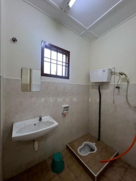 Rumah Teres 2-Tingkat untuk Dijual di Taman Setia Indah (Tebrau) - Casmin Eu - Bathroom - PropertyGuru.com.my