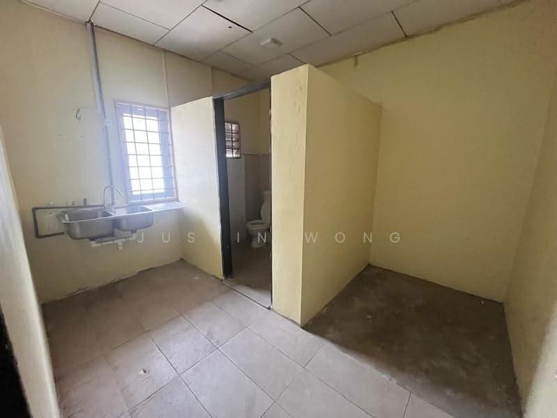 Shop / Office for Rent in Shah Alam (Selangor) - Justin Wong - Bathroom - PropertyGuru.com.my
