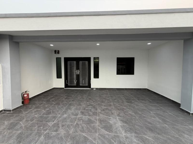 1-storey Terraced House for Sale in Taman Pelangi (Johor Bahru) - Kelvin Chop - Entrance - PropertyGuru.com.my