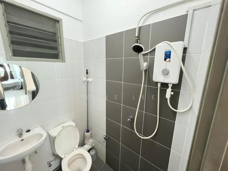 Kondominium untuk Disewa di The Rise Collection 2 - Elaine Lee - Bathroom - PropertyGuru.com.my