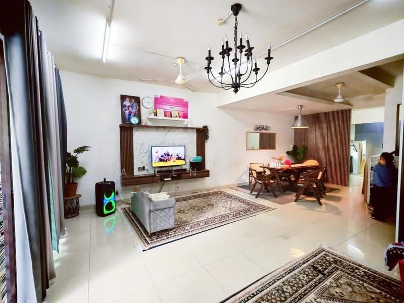 2.5-storey Terraced House for Sale in Seksyen 16 (Shah Alam) - Allen Ang - Living Room - PropertyGuru.com.my