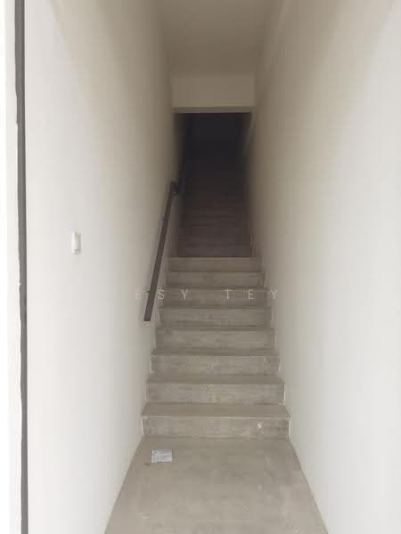 Kedai / Pejabat untuk Disewa di Taman Nusa Damai (Pasir Gudang) - Jesy Tey - Corridor - PropertyGuru.com.my