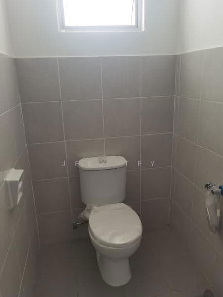 Kedai / Pejabat untuk Disewa di Taman Nusa Damai (Pasir Gudang) - Jesy Tey - Bathroom - PropertyGuru.com.my
