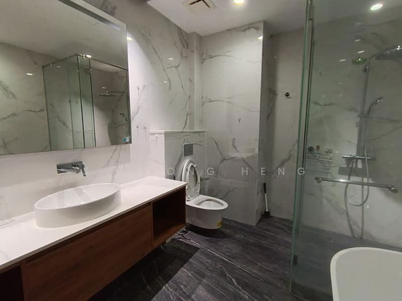 Kediaman Servis untuk Disewa di Core Residence @ TRX - Jin Yong Heng - Bathroom - PropertyGuru.com.my