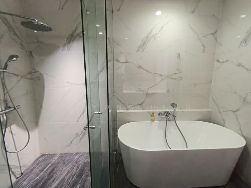 Kediaman Servis untuk Disewa di Core Residence @ TRX - Jin Yong Heng - Bathroom - PropertyGuru.com.my
