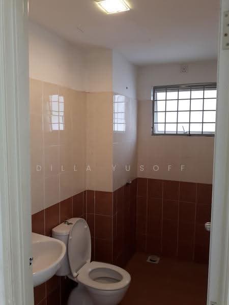 Condominium for Sale at Pearl Avenue - DILLA YUSOFF - Bathroom - PropertyGuru.com.my