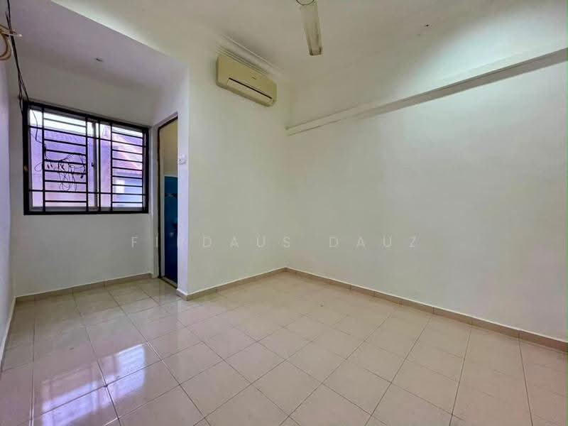 1-storey Terraced House for Sale in Pulai (Johor) - Firdaus Dauz - Living Room - PropertyGuru.com.my
