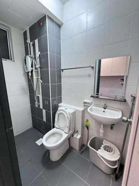 Kediaman Servis untuk Disewa di D'Ambience Residences (Pangsapuri Ikatan Flora) - Nam YC - Bathroom - PropertyGuru.com.my