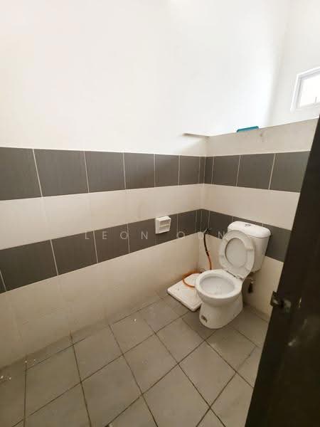Shop / Office for Rent in Taman Setia Indah (Tebrau) - Leon Oun - Bathroom - PropertyGuru.com.my