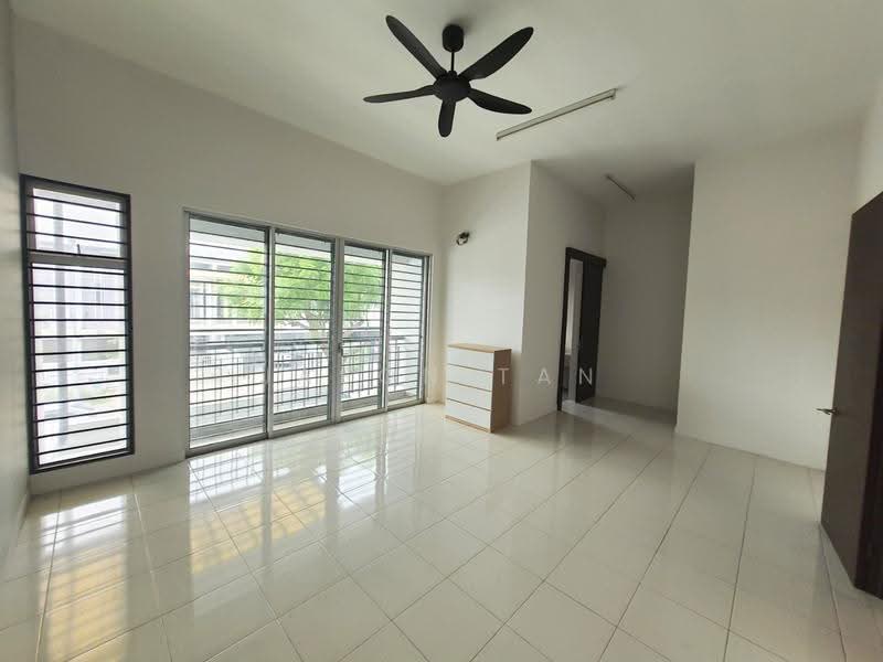 2-storey Terraced House for Rent in Bandar Saujana Putra (Tanjong Duabelas) - Jason Tan - Living Room - PropertyGuru.com.my