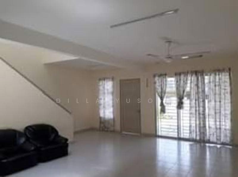 Rumah Teres 2-Tingkat untuk Dijual di Alam Suria (Puncak Alam) - DILLA YUSOFF - Living Room - PropertyGuru.com.my