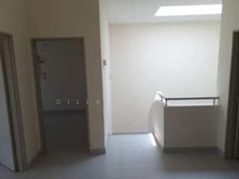 Rumah Teres 2-Tingkat untuk Dijual di Alam Suria (Puncak Alam) - DILLA YUSOFF - Corridor - PropertyGuru.com.my