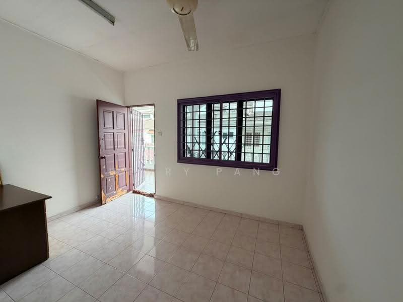2-storey Terraced House for Sale in Taman Putri Kulai (Kulai) - Henry Pang - Interior - PropertyGuru.com.my