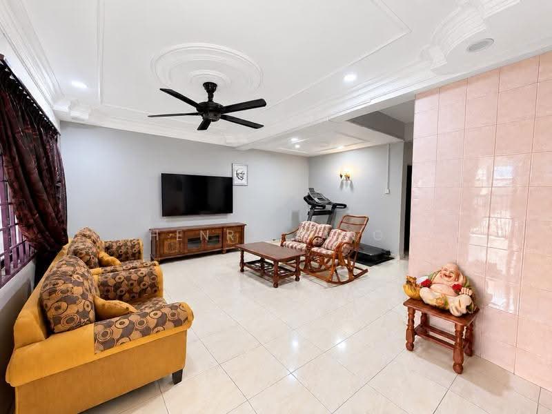 2-storey Terraced House for Sale in Taman Putri Kulai (Kulai) - Henry Pang - Living Room - PropertyGuru.com.my