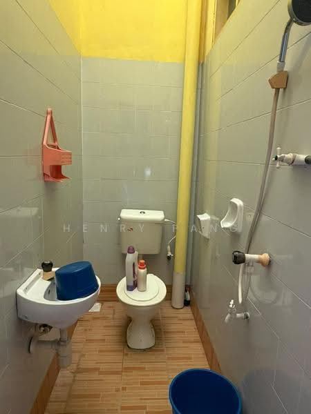 2-storey Terraced House for Sale in Taman Putri Kulai (Kulai) - Henry Pang - Bathroom - PropertyGuru.com.my