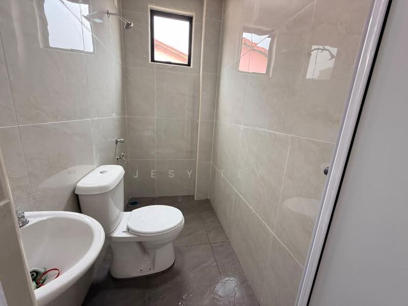 Semi-Detached House for Sale in Taman Sri Skudai (Skudai) - Jesy Tey - Bathroom - PropertyGuru.com.my