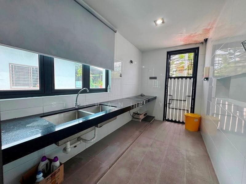 Rumah Teres untuk Disewa di Bandar Botanic (Klang) - Stephanie Yap - Kitchen - PropertyGuru.com.my