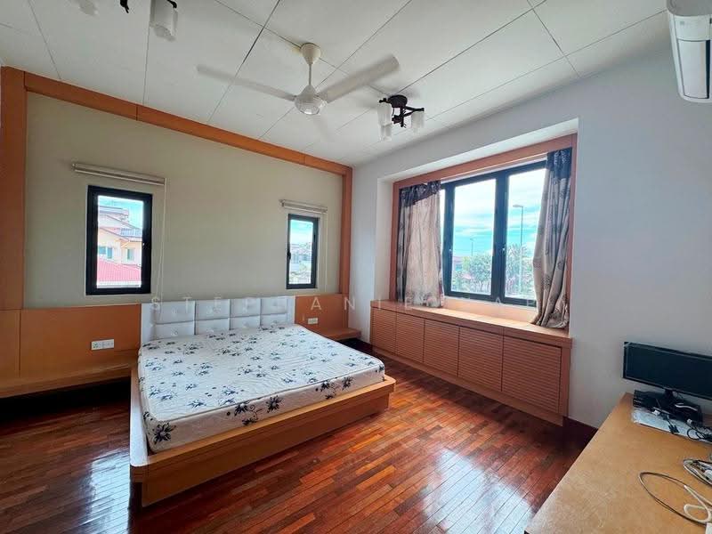Rumah Teres untuk Disewa di Bandar Botanic (Klang) - Stephanie Yap - Master Bedroom - PropertyGuru.com.my