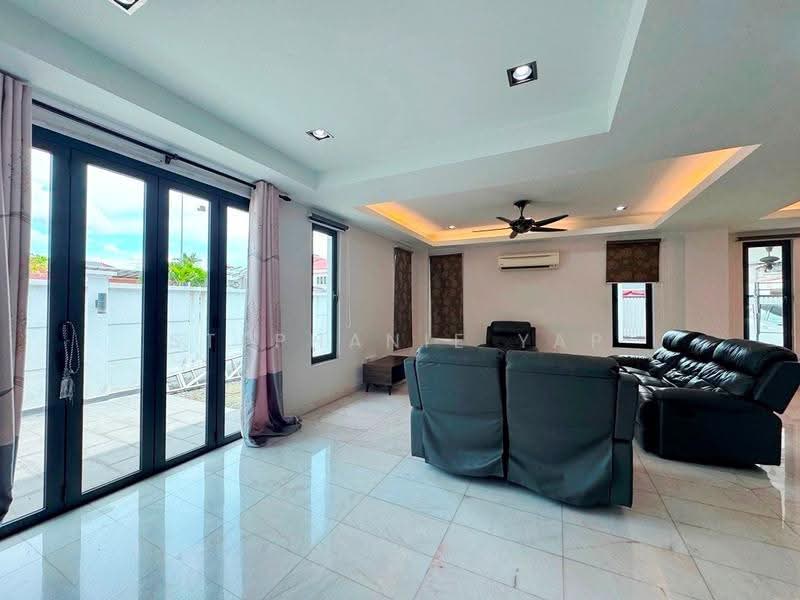 Rumah Teres untuk Disewa di Bandar Botanic (Klang) - Stephanie Yap - Living Room - PropertyGuru.com.my