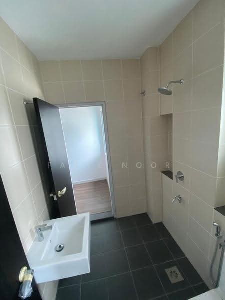 Rumah Teres 2-Tingkat untuk Dijual di Taman Sepang (Sepang) - Fazie Noor - Bathroom - PropertyGuru.com.my