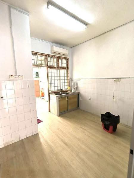 2-storey Terraced House for Sale in Taman Puteri Wangsa (Ulu Tiram) - Chloe Lai - Kitchen - PropertyGuru.com.my
