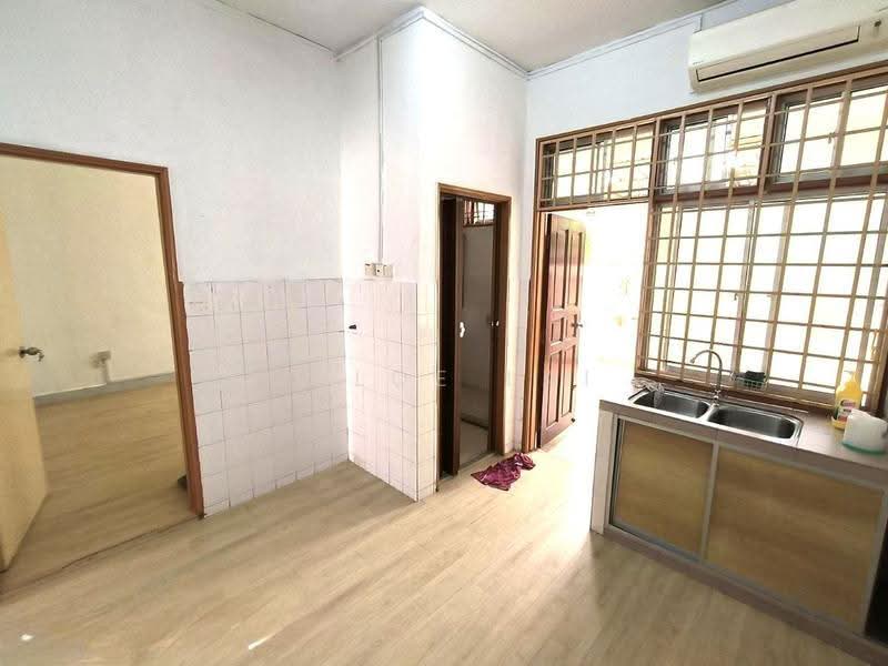 2-storey Terraced House for Sale in Taman Puteri Wangsa (Ulu Tiram) - Chloe Lai - Kitchen - PropertyGuru.com.my