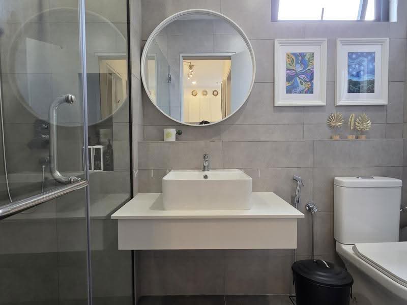 Service Residence for Sale at SWNK Houze @ BBCC - Ying Kai - Bathroom - PropertyGuru.com.my