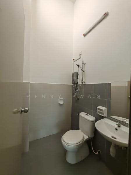 1-storey Terraced House for Rent in Bandar Indahpura (Kulai) - Henry Pang - Bathroom - PropertyGuru.com.my