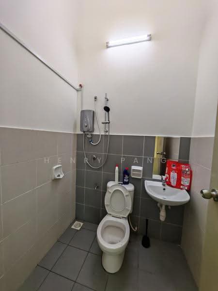 1-storey Terraced House for Rent in Bandar Indahpura (Kulai) - Henry Pang - Bathroom - PropertyGuru.com.my