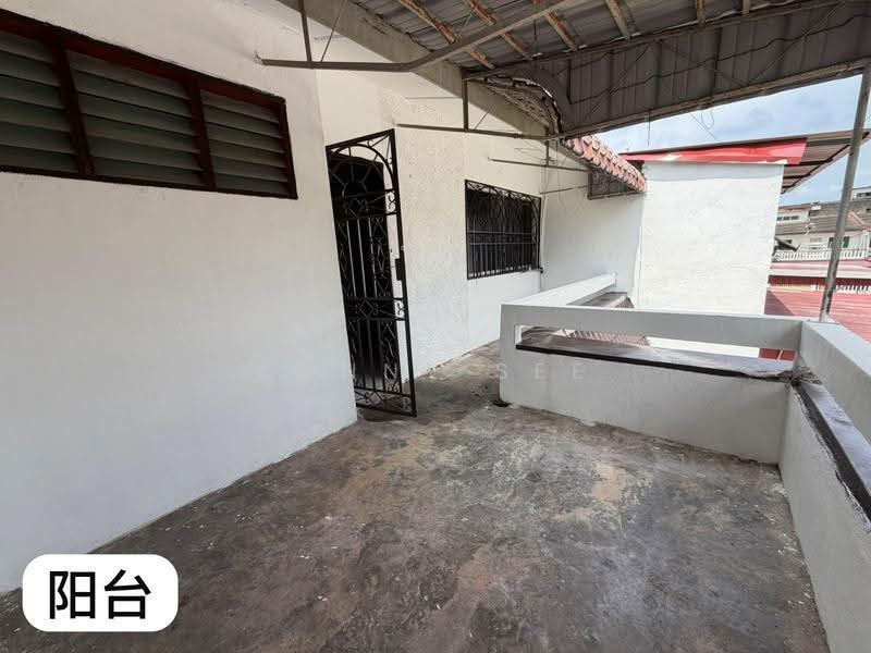 2-storey Terraced House for Sale in Taman Berlian Biru (Kluang) - Danny See - Balcony - PropertyGuru.com.my