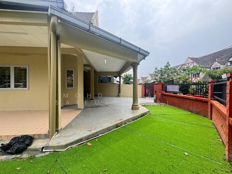 Rumah Teres 2-Tingkat untuk Dijual di Kampung Tunku (Petaling Jaya) - Mohd Aizat Saiful Bahri - Exterior - PropertyGuru.com.my