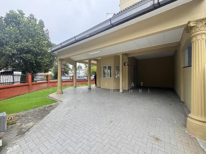Rumah Teres 2-Tingkat untuk Dijual di Kampung Tunku (Petaling Jaya) - Mohd Aizat Saiful Bahri - Exterior - PropertyGuru.com.my