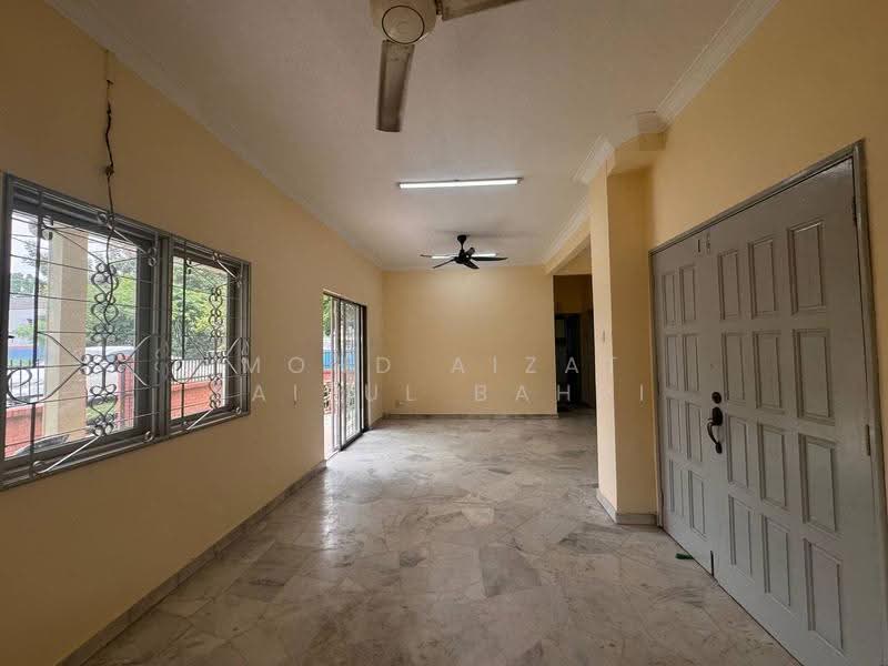 Rumah Teres 2-Tingkat untuk Dijual di Kampung Tunku (Petaling Jaya) - Mohd Aizat Saiful Bahri - Living Room - PropertyGuru.com.my