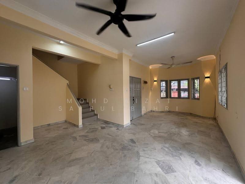 Rumah Teres 2-Tingkat untuk Dijual di Kampung Tunku (Petaling Jaya) - Mohd Aizat Saiful Bahri - Living Room - PropertyGuru.com.my