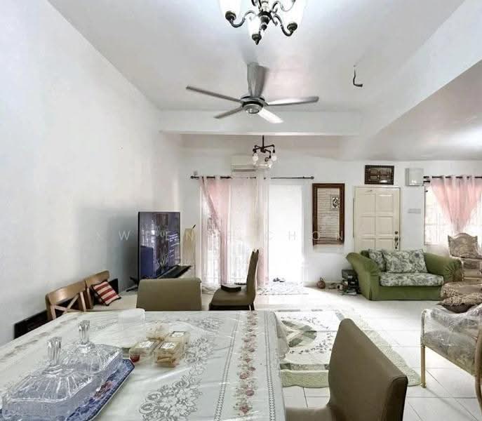 2-storey Terraced House for Sale in Bandar Tun Hussein Onn (Cheras) - Kweenie Chong - Living Room - PropertyGuru.com.my